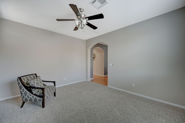 Building Photo - Beautiful 4 bedroom 3 bath home in Southwe...