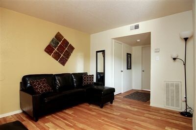Building Photo - 5610 Royal Palms St