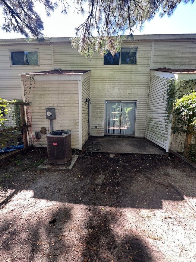 Building Photo - Coming Soon! Townhouse in Jacksonville
