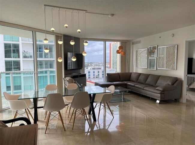 Foto del edificio - 250 Sunny Isles Blvd
