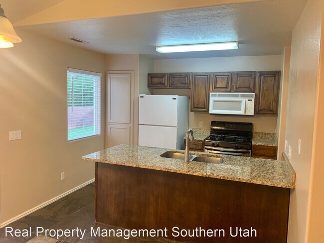 Foto del edificio - 3 br, 2 bath House - 332 East 710 South #79