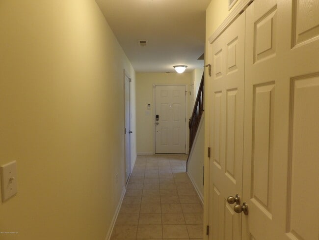 Building Photo - 225 Chickadee Ct