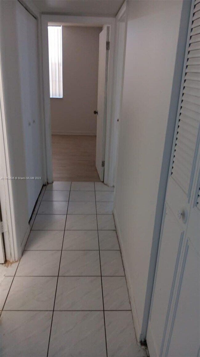 Foto del edificio - 488 NW 165th St