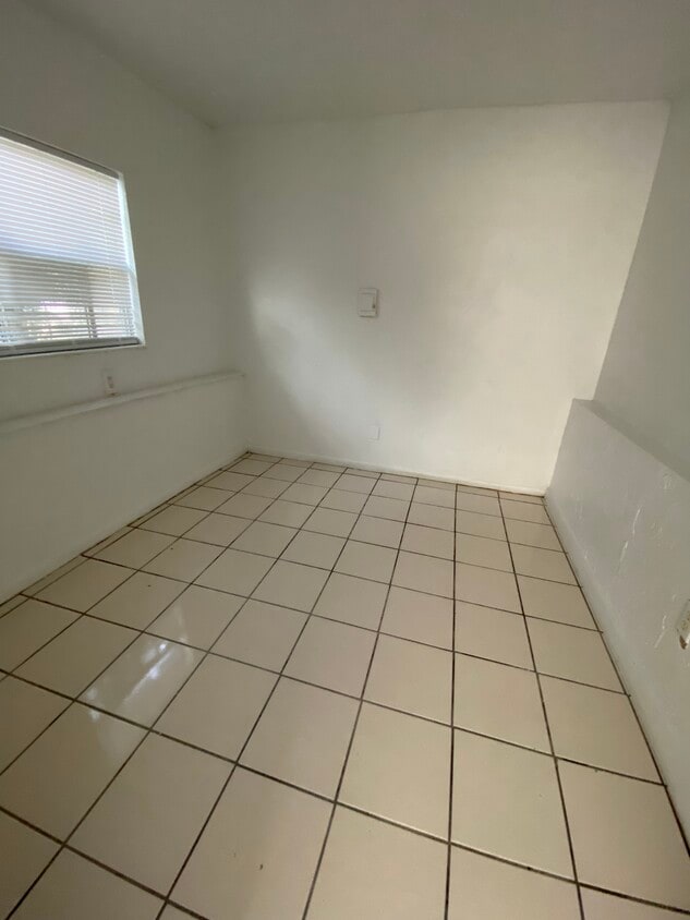 Building Photo - 5340 Altoona St