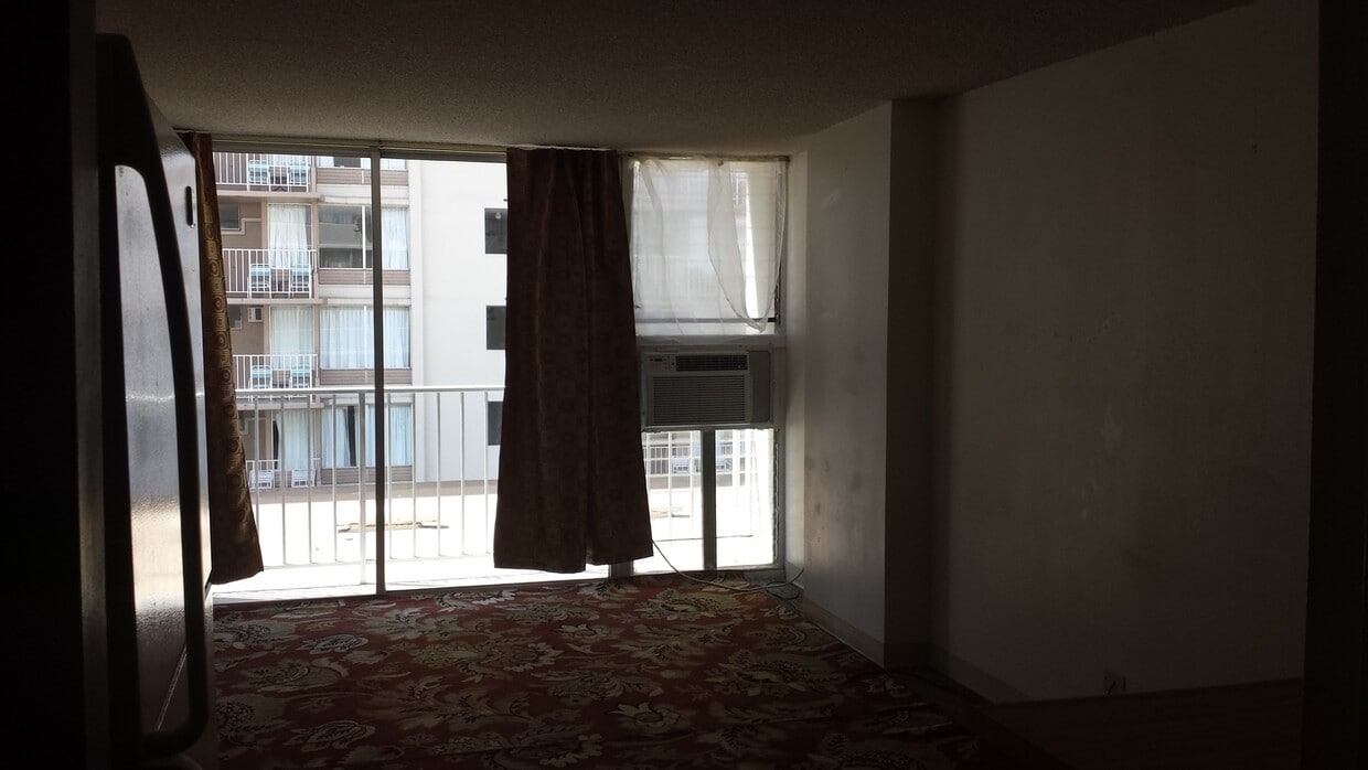 Building Photo - Waikiki Studio!