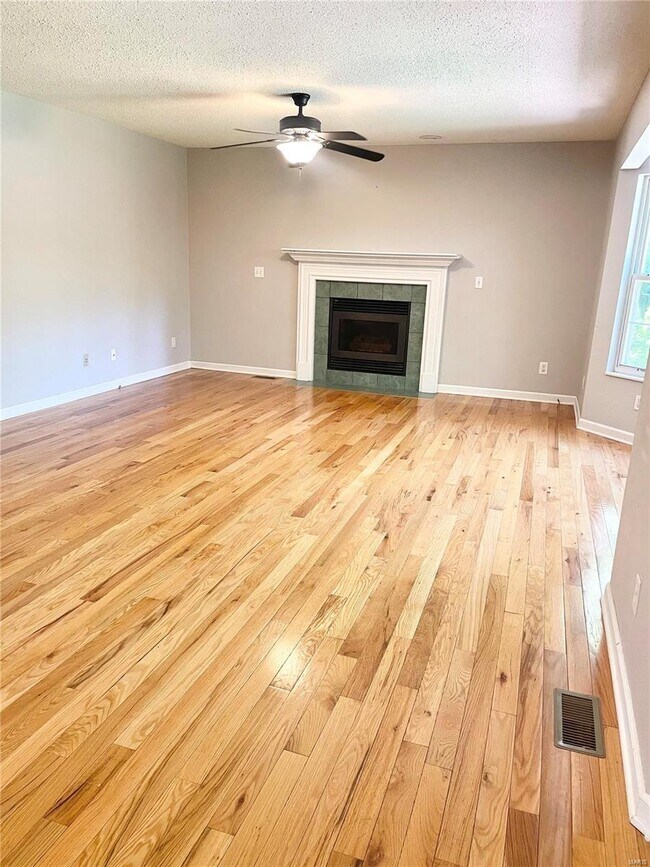 Building Photo - 145 Oaklawn Dr