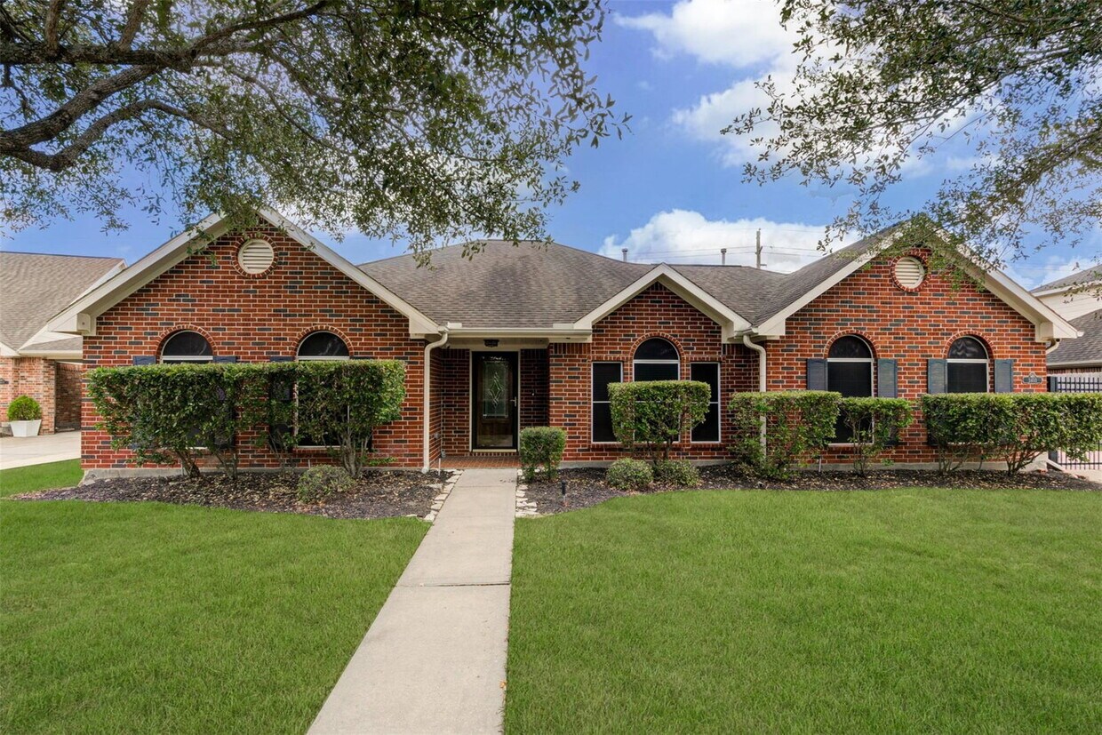 Kerr Lane, Pearland, TX 77584 - 5 BR 3 BA detached house - Kerr Lane, Pearland, TX 77584 - 5 BR 3 BA detached house