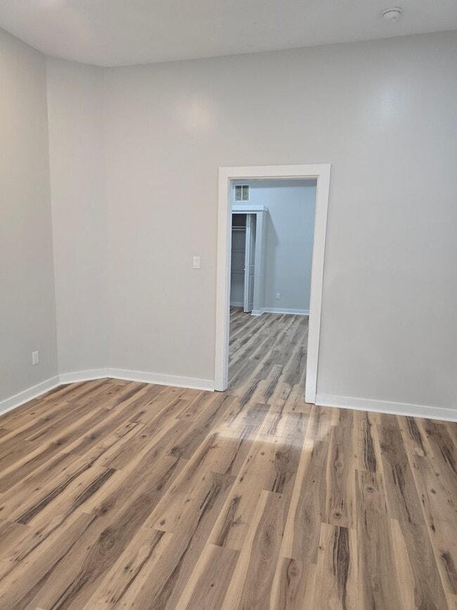 Building Photo - Studio Duplex located on the Westside near 10th St and White River Pkway Dr