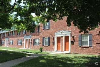 Building Photo - Carriage House East