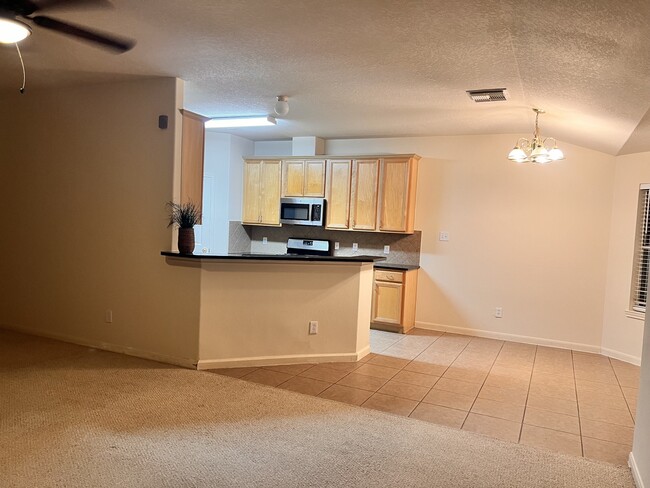Building Photo - 9406 Lakeway View Ln