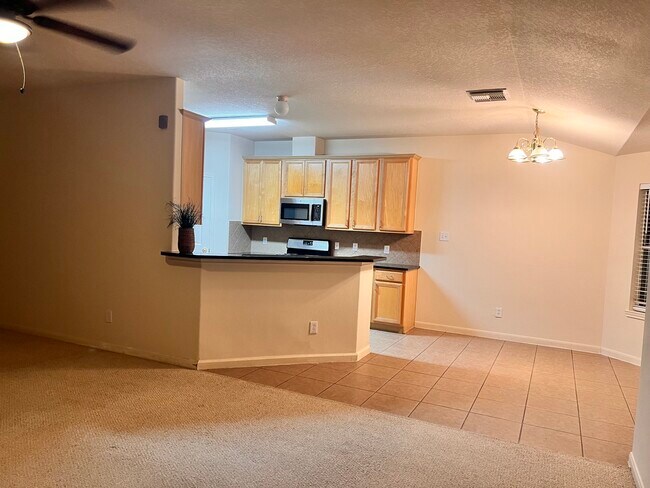 Foto del edificio - 9406 Lakeway View Ln
