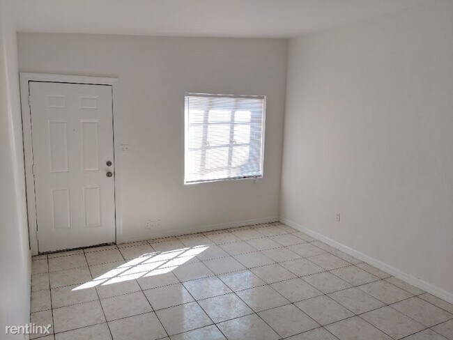 Building Photo - 2 br, 1 bath House - 1624 Queensway Rd