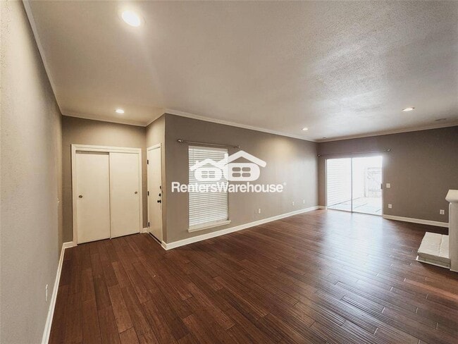 Foto del edificio - 9809 Richmond Ave.