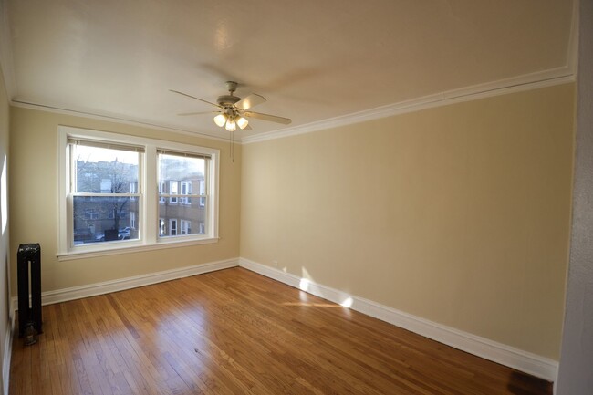 Building Photo - 4826 W Addison St