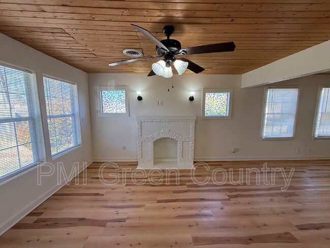 Foto del edificio - 5149 S 36th W Ave