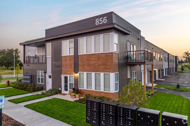 Building Photo - The Daniels 1 and 2