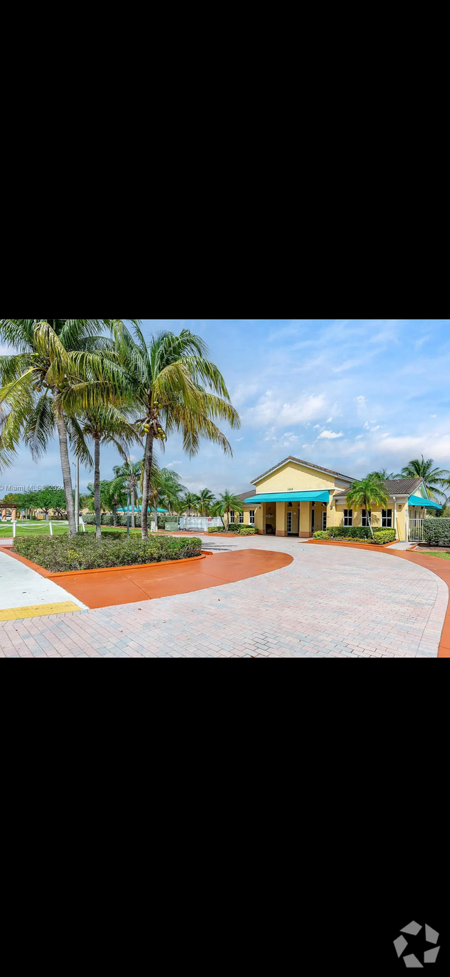 Clubhouse and pool area - 2451 SE 14th Ave