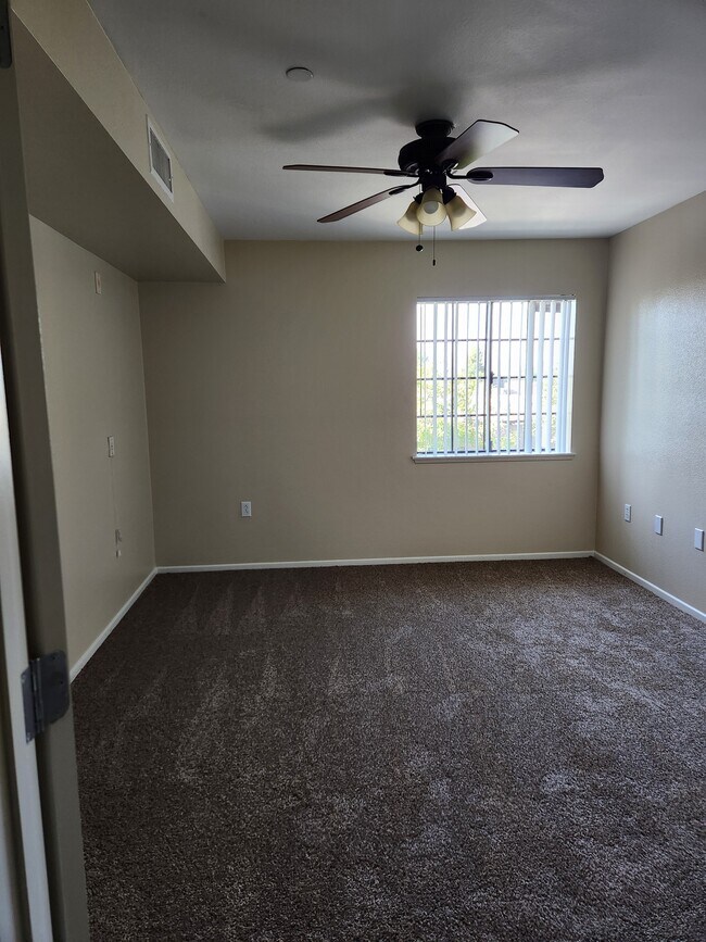 Foto del edificio - Vista Del Sol Senior Living 62+
