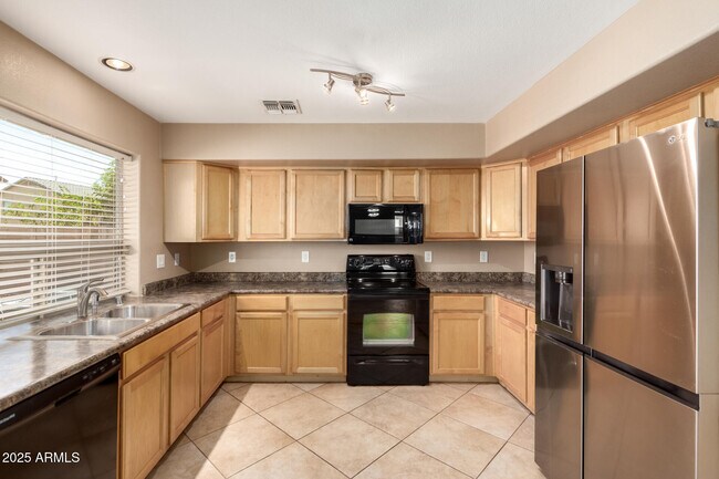 Building Photo - 2415 W Lucia Dr