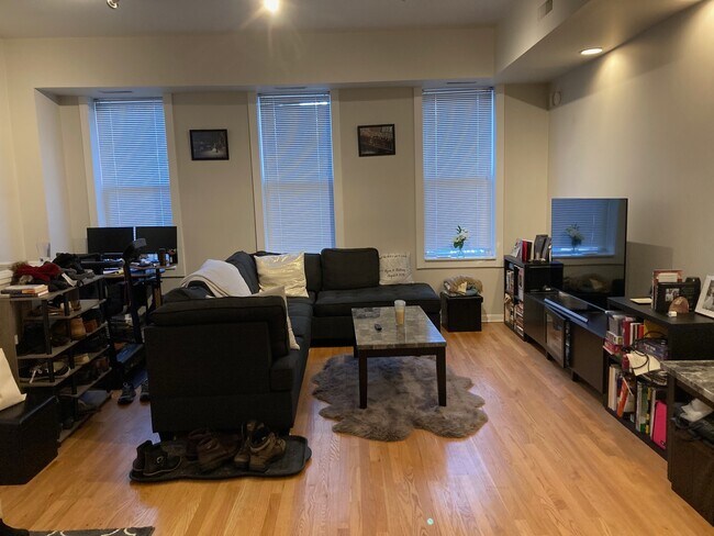 Foto del edificio - 1735 W Crystal St