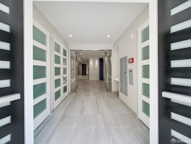 Building Photo - 1856 Pacific Ave