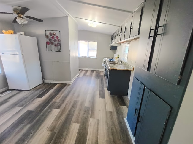 Building Photo - 63 Deerwood Park