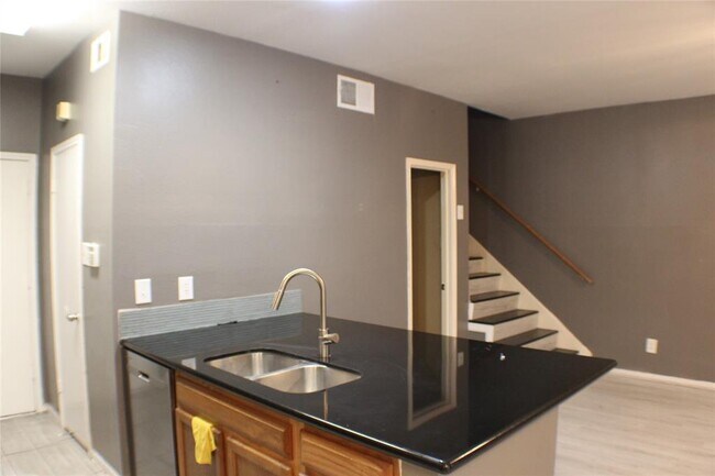 Foto del edificio - 7342 Regency Square Ct