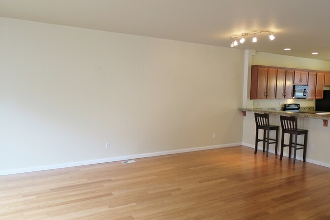 Foto del edificio - Bright & Spacious 3-Bedroom Townhome with ...