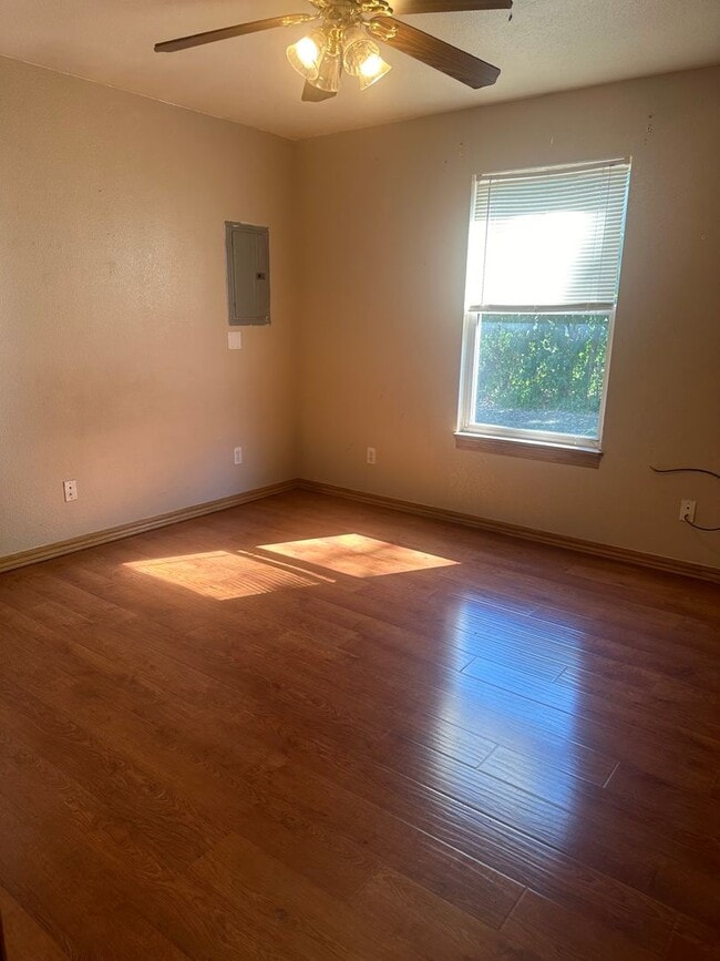 Foto del edificio - Spacious 1 Bedroom 1 Bath home in the hear...