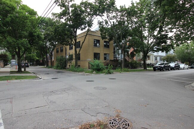Building Photo - 3058 N Honore St