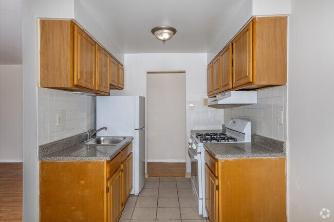 2BR, 1BA - 860SF - Kitchen - Stonebridge Run Apartments