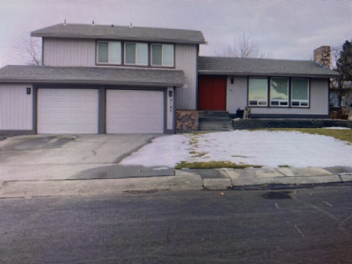 Foto principal - 2145 S Beaumont Dr