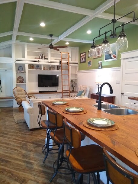 Open Living Space - 1654 Skyline Dr
