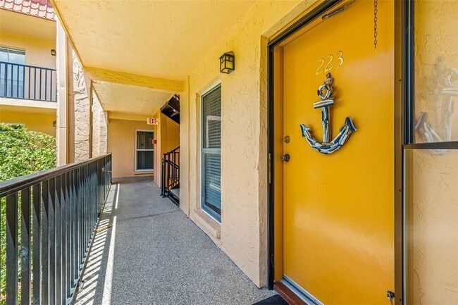 Foto del edificio - 8911 Blind Pass Rd