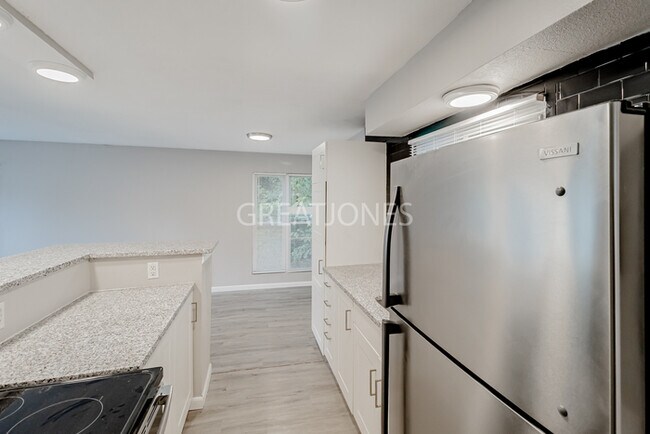 Building Photo - Charming 2 bedroom home in Belleville!