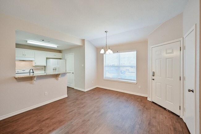 Foto del edificio - Mansfield 3/2 Duplex