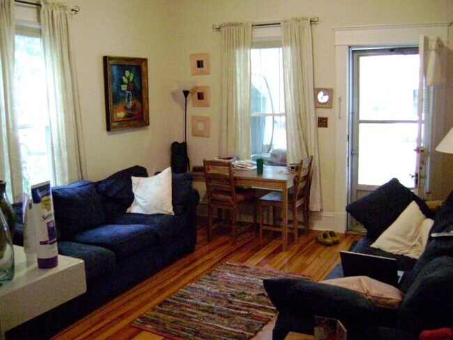 Foto del edificio - 917 Burch Ave