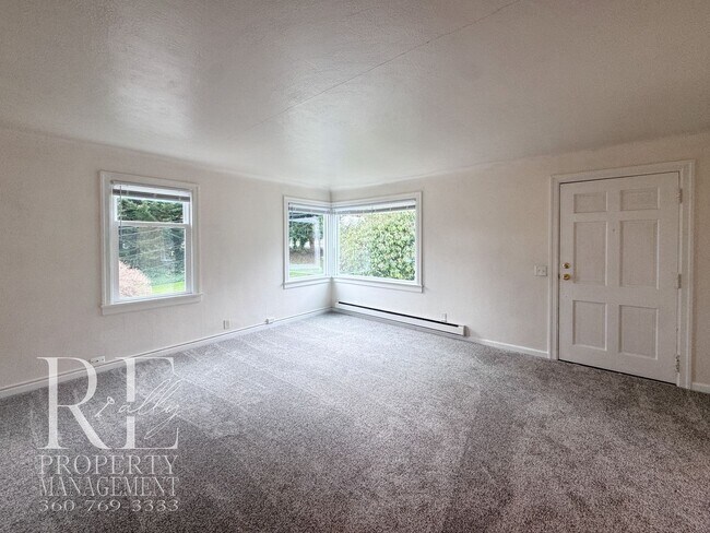 Building Photo - Bright Upper-Level Living On Callow