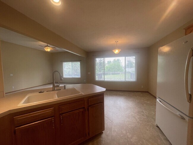 Building Photo - Home For Rent Papillion