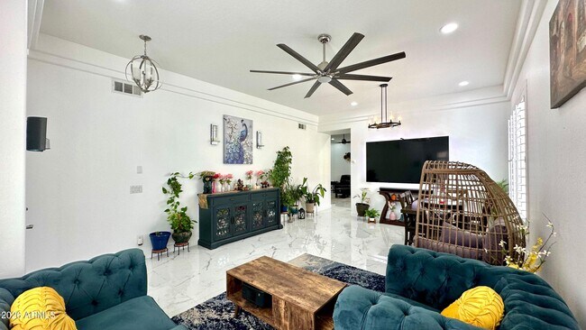 Foto del edificio - 3927 S Hollyhock Pl