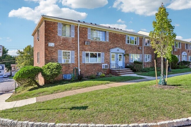 Foto del edificio - 12 Wedgewood Dr