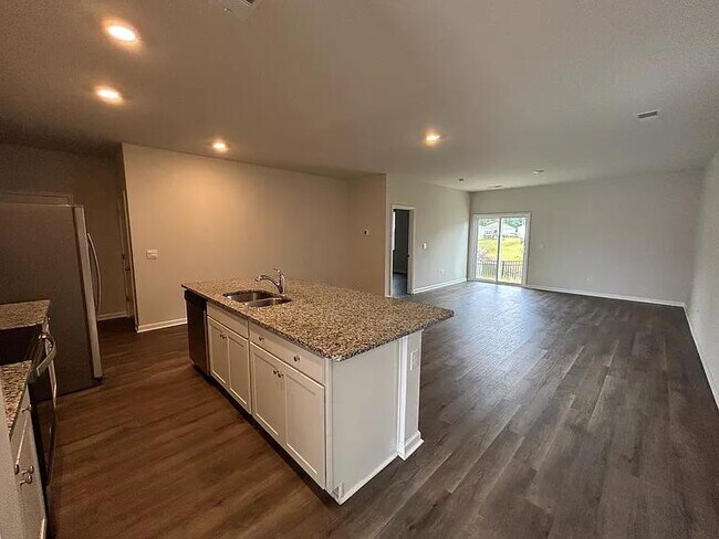 Building Photo - 324 vaccaro Dr