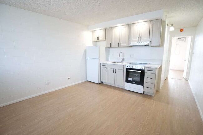 Foto del edificio - Renovated 1BR/1BA Condo w/ Parking & Large Lanai – Hale Hoaloha