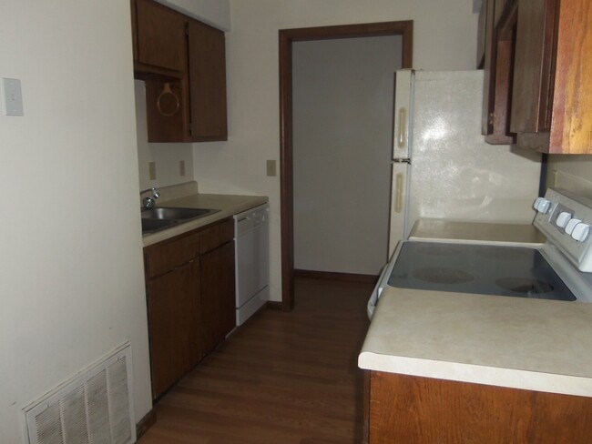 Building Photo - 1391 Parkside Dr