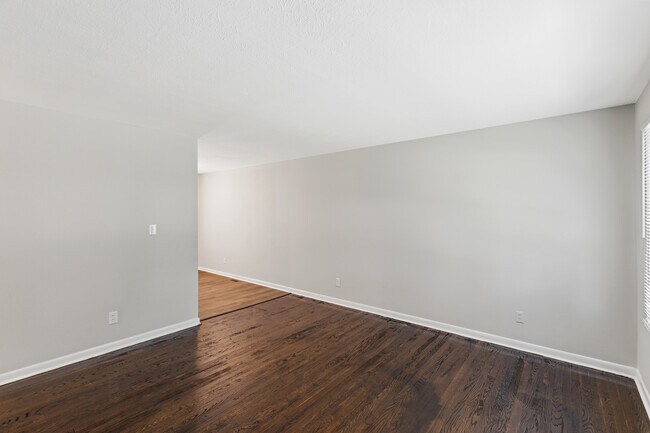 Building Photo - 604 Hi Crest Dr