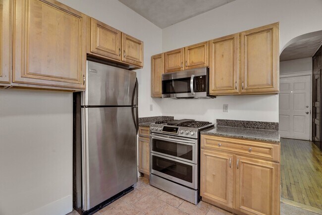 Building Photo - 77 Pine St