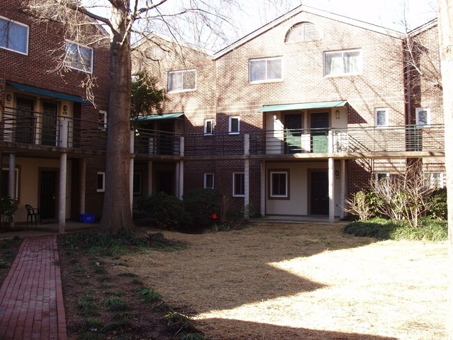 Foto del edificio - Chapel Hill/Chancellors Square Condo