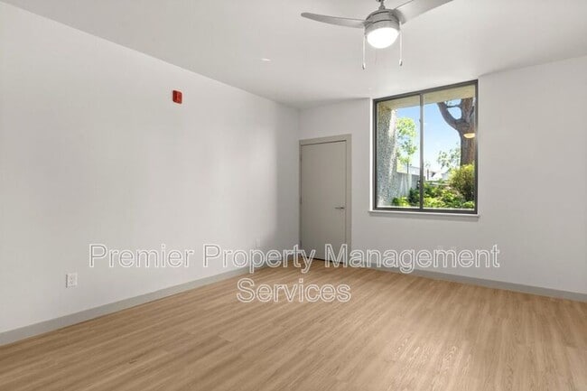 Foto del edificio - 1127 Alderson Ave