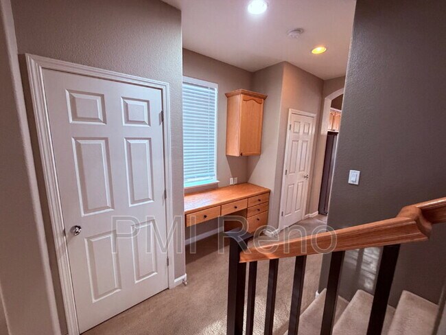 Foto del edificio - 9070 Jack Hammer Ct