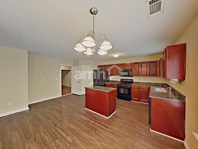 Building Photo - 682 Rock Hill Pky